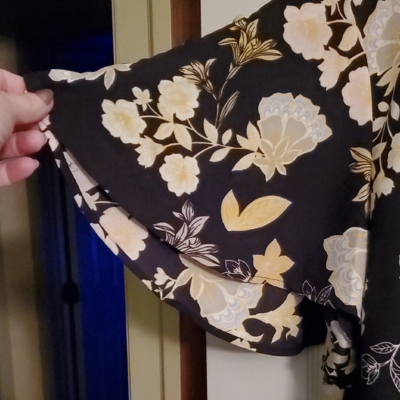 Floral Print Blouse - Picture 2 of 4